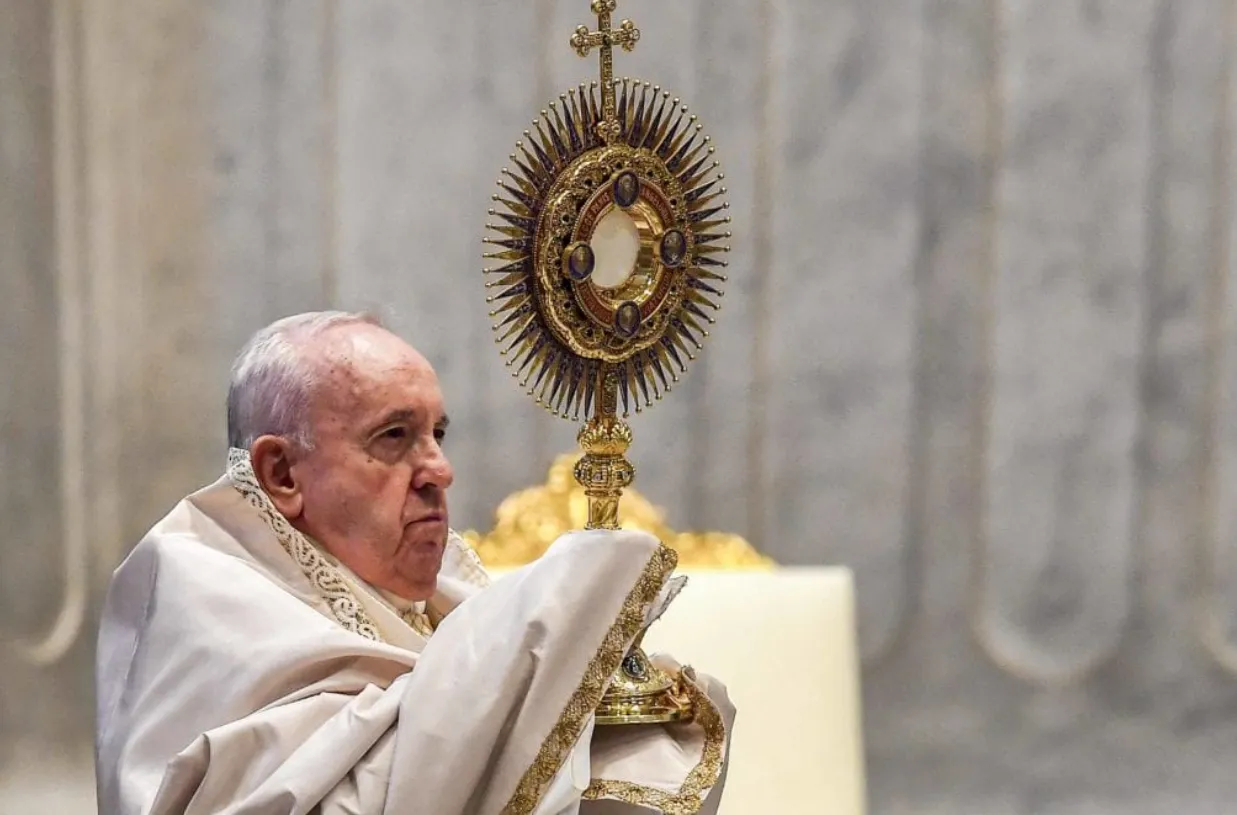 110+ Blessed Sacrament Blessings for Peace, Faith, Healing, and Daily Grace