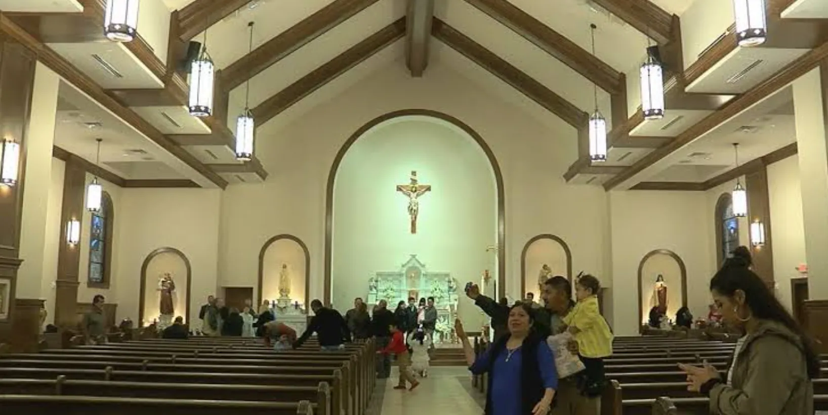 189+ Blessed Sacrament Catholic Church Blessings, Bible Verses, Mass Guide, and Words of Peace